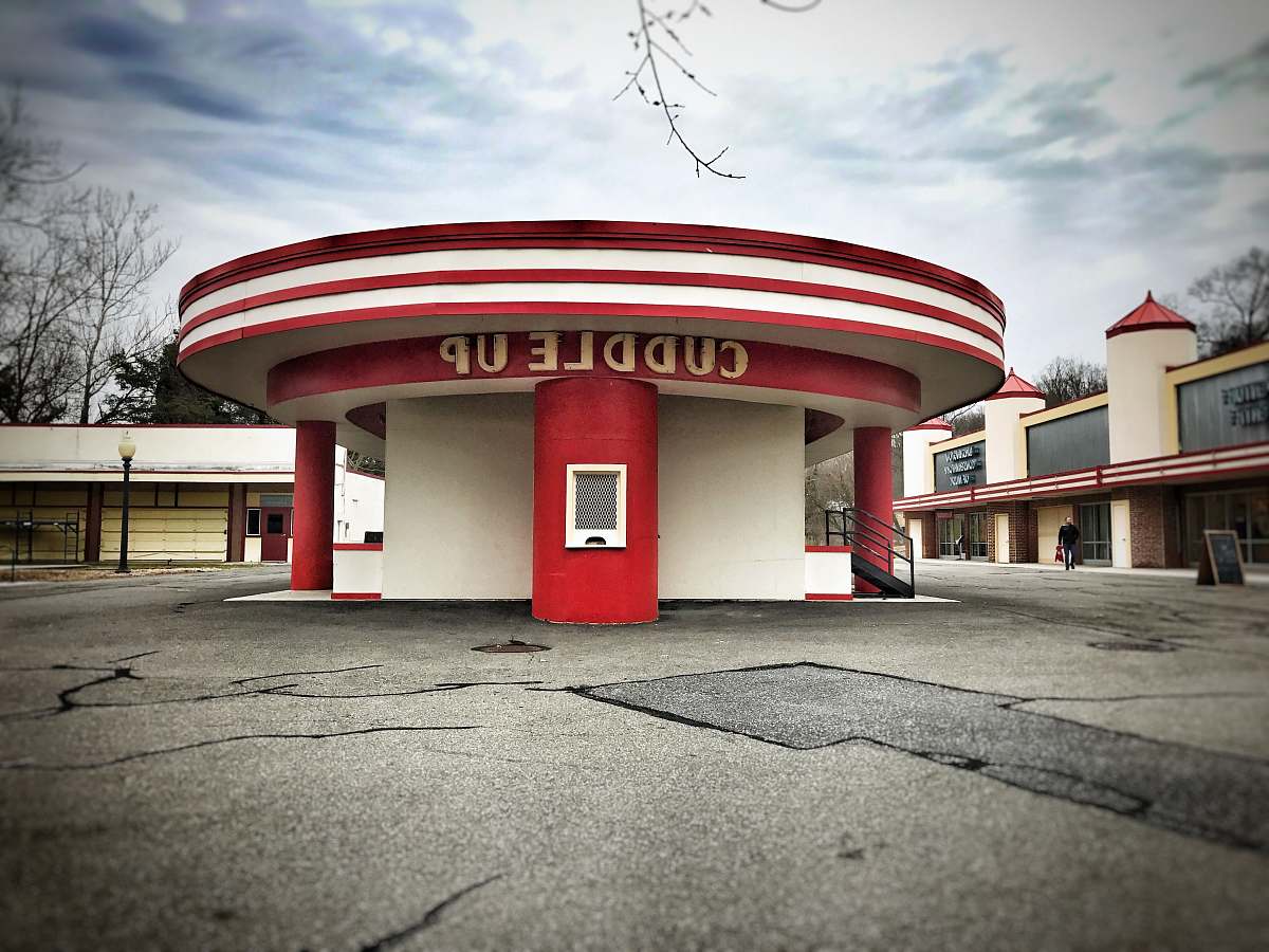 7300 macarthur blvd white and red painted building md 20812